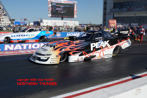 Jack Beckman (near lane) vs Matt Hagan (far lane)